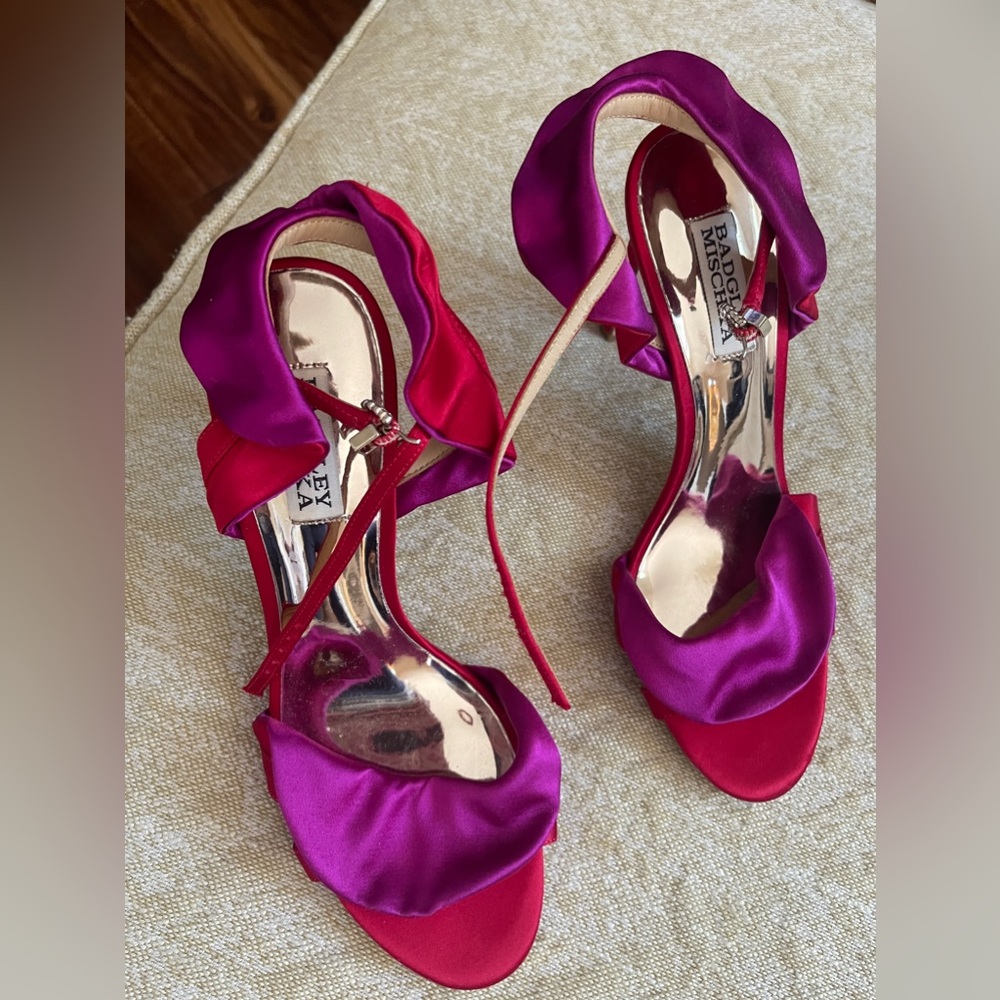 Drop dead gorgeous pink/red multi satin heels